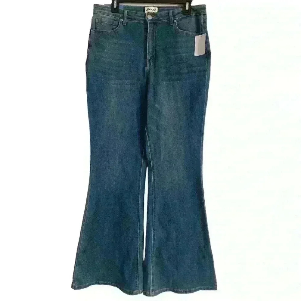NWT ABOUND Mid Rise Flare Jeans - Women's Size 32